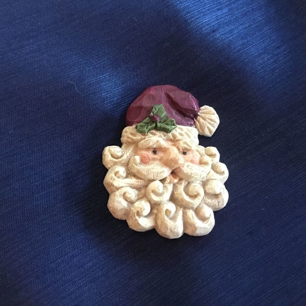 Santa Pin   - Picture 2 of 3